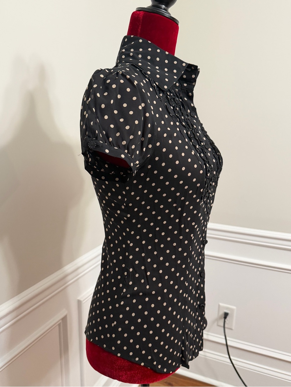 Bebe Women's Black Polka Dot Short-Sleeve Button-Up Top XS - Picture 5 of 8